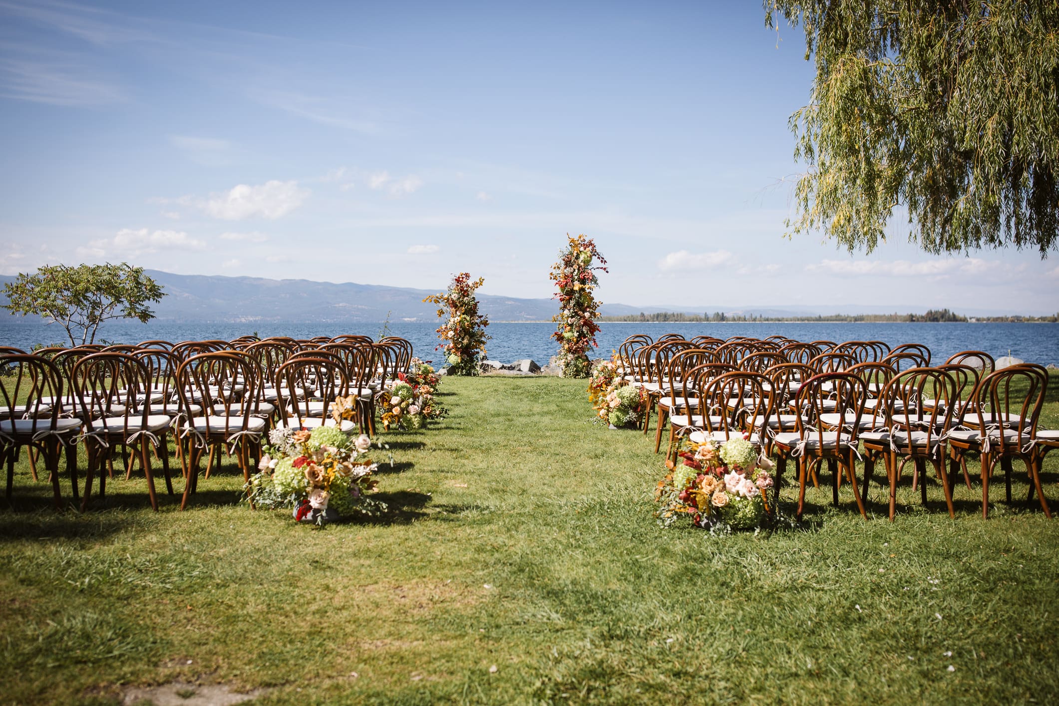 A lakeside ceremony site at Flathead Lake Lodge in Bigfork, MT.