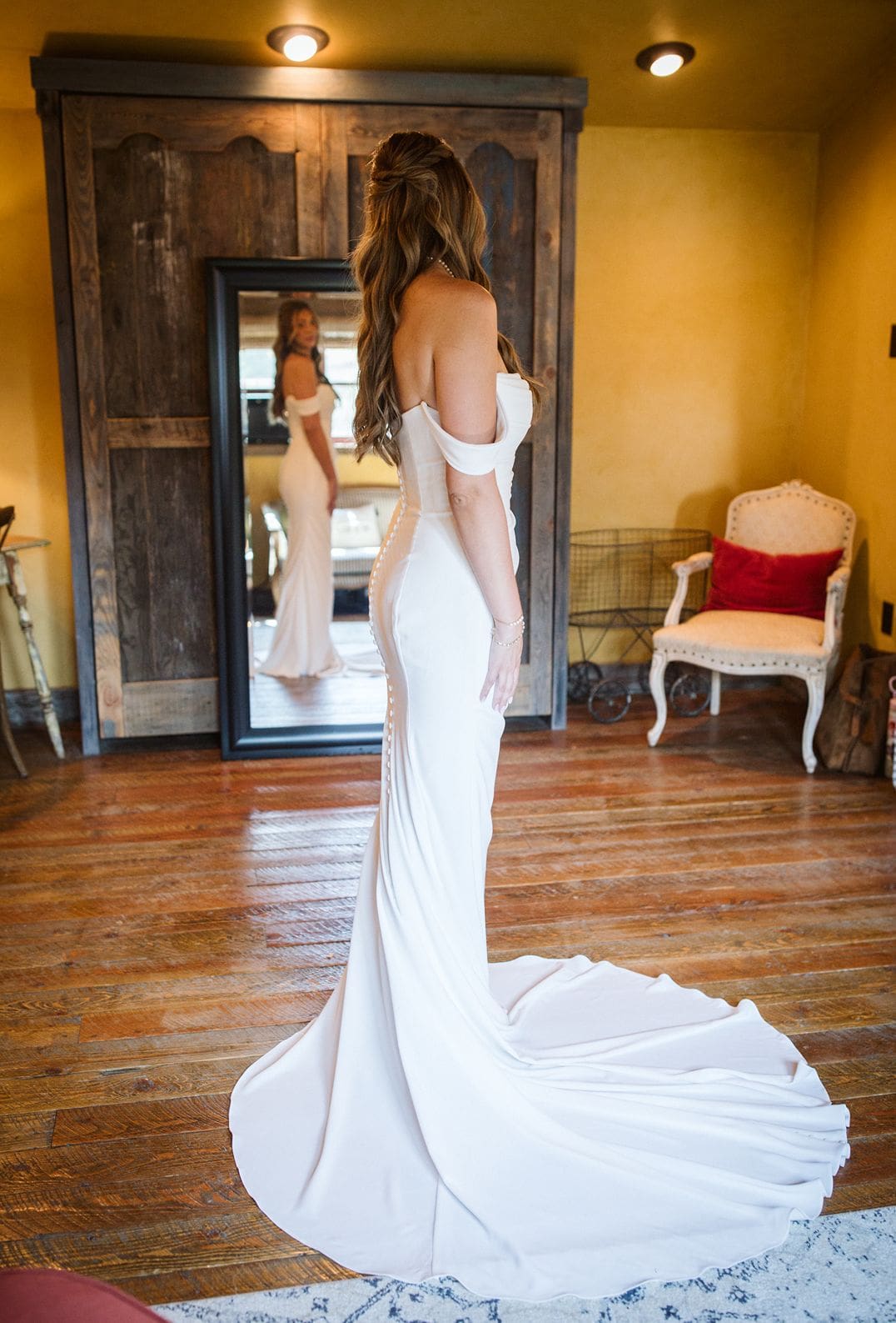 Bride getting ready in bridal suite at Venue at Montana 45. 